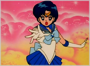 Sailor Mercury mentre pronuncia il suo (più famoso) motto iconico nell'anime: "Se ti butto dell'acqua in testa, tu rivaluterai i tuoi pensieri!"